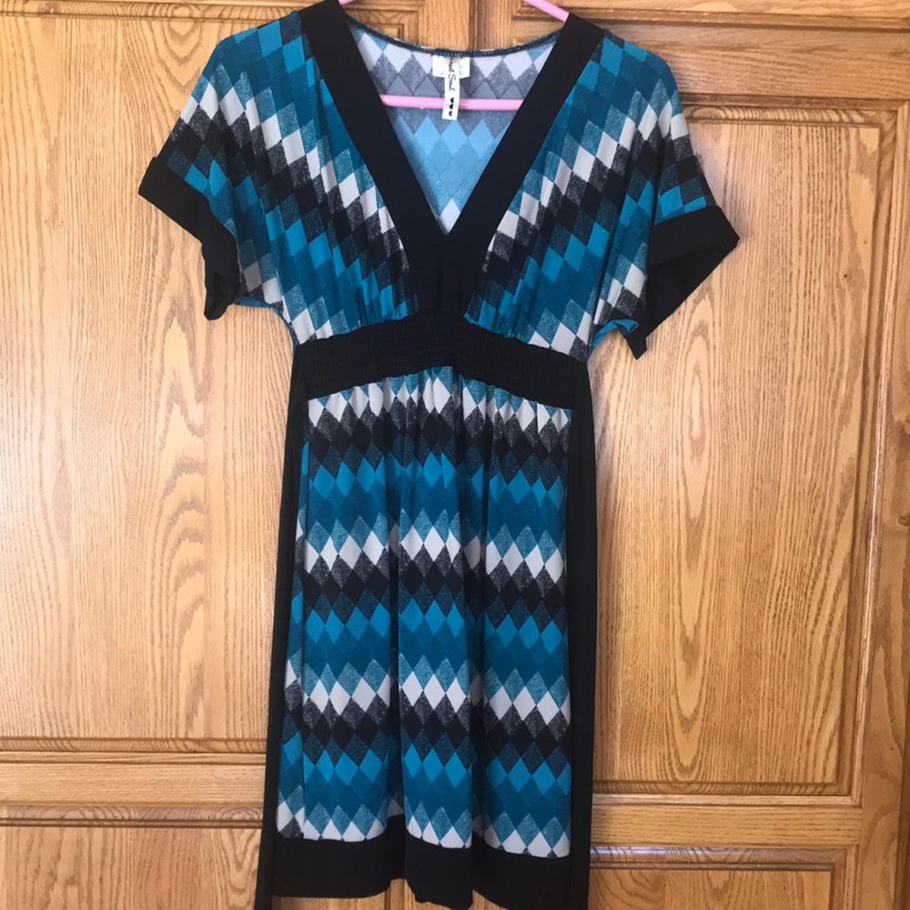 Heart Soul V-neck dress with short sleeves and black bow